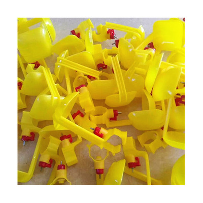 Buveurs automatiques de tasse d'égouttement de buveur de mamelon de poulet de volaille d'équipement d'eau potable de poulet au Kenya